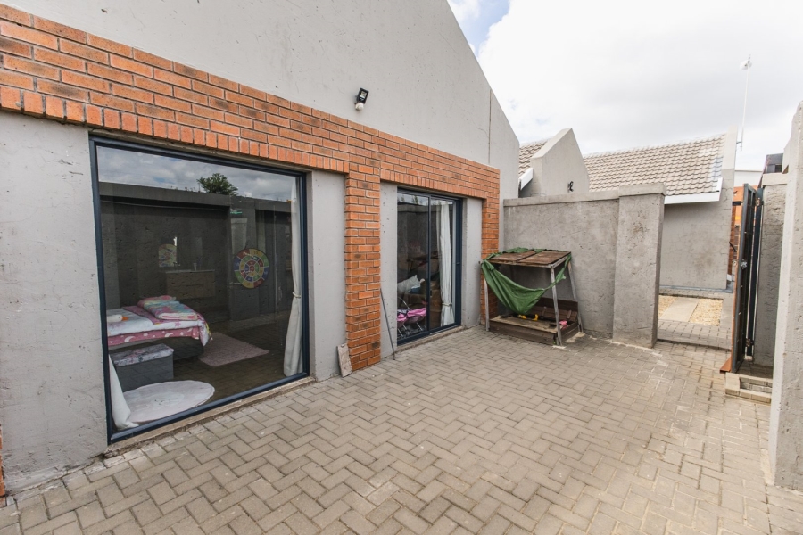 5 Bedroom Property for Sale in Somerton Estate Free State